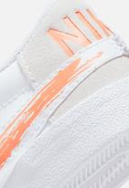 Nike - Nike blazer low '77 jumbo - white/orange trance-sail