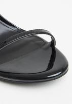 Madden Girl - Tashaa barely there block heel - black patent