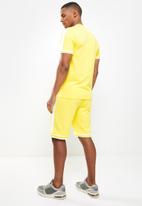 Lonsdale - Shorts & T-shirt set - yellow & white