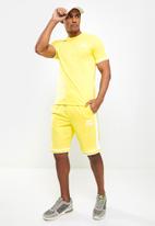 Lonsdale - Shorts & T-shirt set - yellow & white