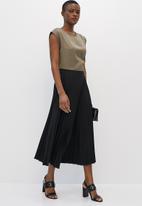 edit - Pleated midaxi skirt - black