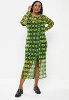 Me&B - Plus maxi shirt dress with cami – green & black