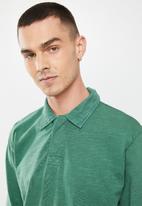 Cotton On - Rugby long sleeve polo - pine needle green