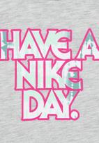 Nike - Nkg short sleeve graphic tee - grey heather