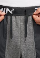 Nike - Therma-FIT  Tapered Fitness - charcoal heathr & black/white