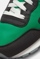 Nike - Nike air pegasus 83 - stadium green/sail-black-smoke grey