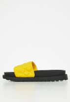 Seduction - Quilted flatform slide - mustard