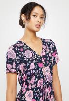 Stella Morgan - Floral printed maxi dress - navy & pink