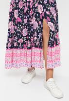 Stella Morgan - Floral printed maxi dress - navy & pink