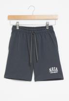 Superbalist - NASA sweat shorts - charcoal