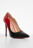 Miss Black - Lou20 barely there court heel - red combo