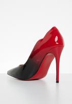 Miss Black - Lou20 barely there court heel - red combo