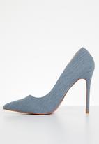 Miss Black - Lou22 barely there court heel - blue