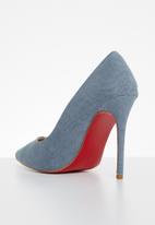 Miss Black - Lou22 barely there court heel - blue