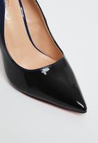 Miss Black - Lou20 barely there court heel - navy combo
