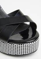 Rock & Co - Paradiso 1 ankle tie platform heel - black