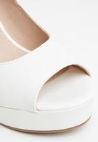 Rock & Co - Panama 1 mary jane wedge heel - white
