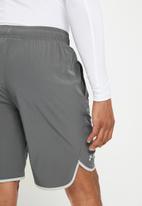 Under Armour - Ua hiit woven shorts - pitch grey & modgray