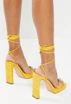 Miss Black - Desire1 barely there block heel - yellow