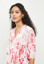 Stella Morgan - Hi-lo monotone floral printed blouse - red