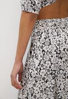 MILLA - Co-ord printed satin circle skirt - retro mono floral