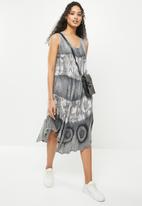Stella Morgan - Printed casual dress - grey