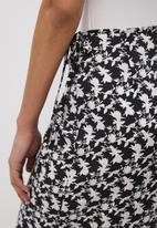 MILLA - Co-ord printed wrap skirt - black & white floral
