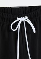 SISSY BOY - Shorts with elasticated shortsband - black