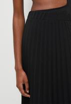 VELVET - Pleated maxi skirt - black