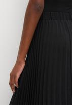 VELVET - Pleated maxi skirt - black