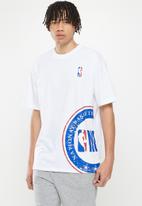 NBA - NBA core full print tee - white