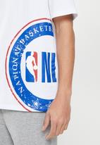 NBA - NBA core full print tee - white