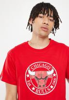 NBA - Chicago Bulls core badge print tee - red