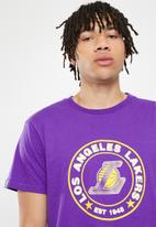NBA - LA Lakers core badge print tee - purple