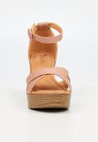 Butterfly Feet - Larah 1 wedge heel - pink
