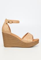 Butterfly Feet - Larah 2 wedge heel - gold