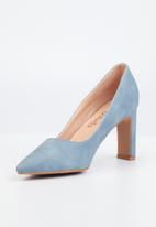 Butterfly Feet - Lena 1 barely there court block heel - blue