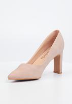 Butterfly Feet - Lena 1 barely there court block heel - pink