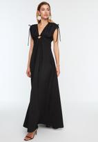 Trendyol - Tie detail maxi dress - black