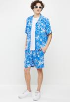 Only & Sons - Onspepsi life license aop shorts - blue