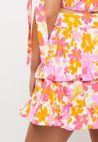 Glamorous - Bright daisy print tiered mini skirt coord - multi