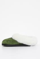 Karu - Sleek suede slipper - gunston olive green