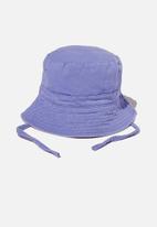 Cotton On - Reversible bucket hat - bondi rainbow stripe/violet surf