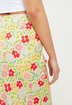 Glamorous - Bold floral print slip skirt - multi