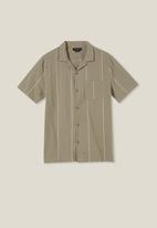 Cotton On - Riviera short sleeve shirt - olive stripe