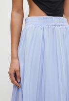 Superbalist - Pleated midi skirt - mineral blue