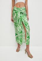 VELVET - Printed satin wrap over skirt - animal mono green