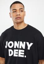 Jonathan D - Jones FT box fit tee with front print - black