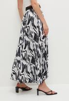 VELVET - Satin pleated maxi skirt - abstract print