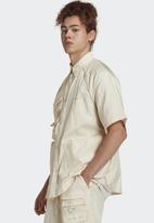adidas Originals - Reveal short sleeve over shirt - wonder white